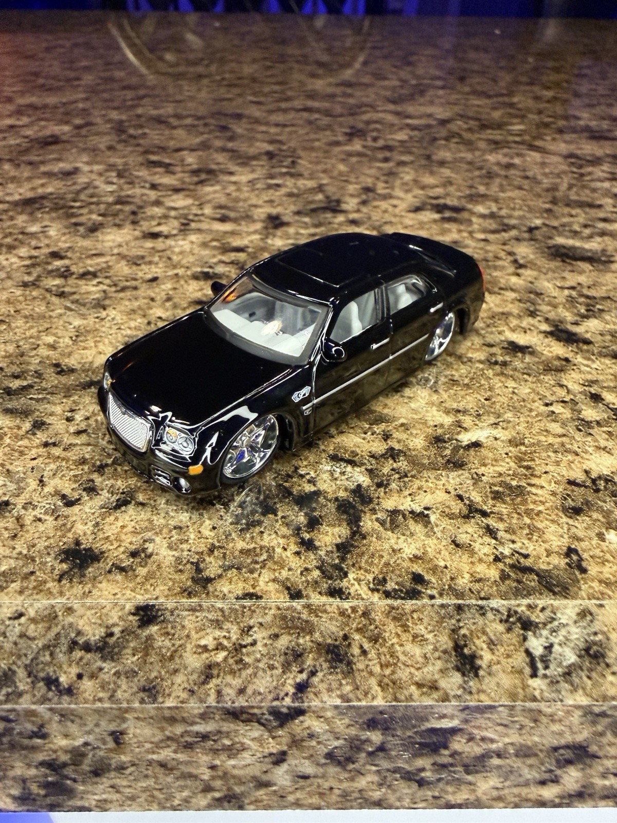Maisto Playerz Luxury Collection 2005 Chrysler 300 300C Hemi black 1:64