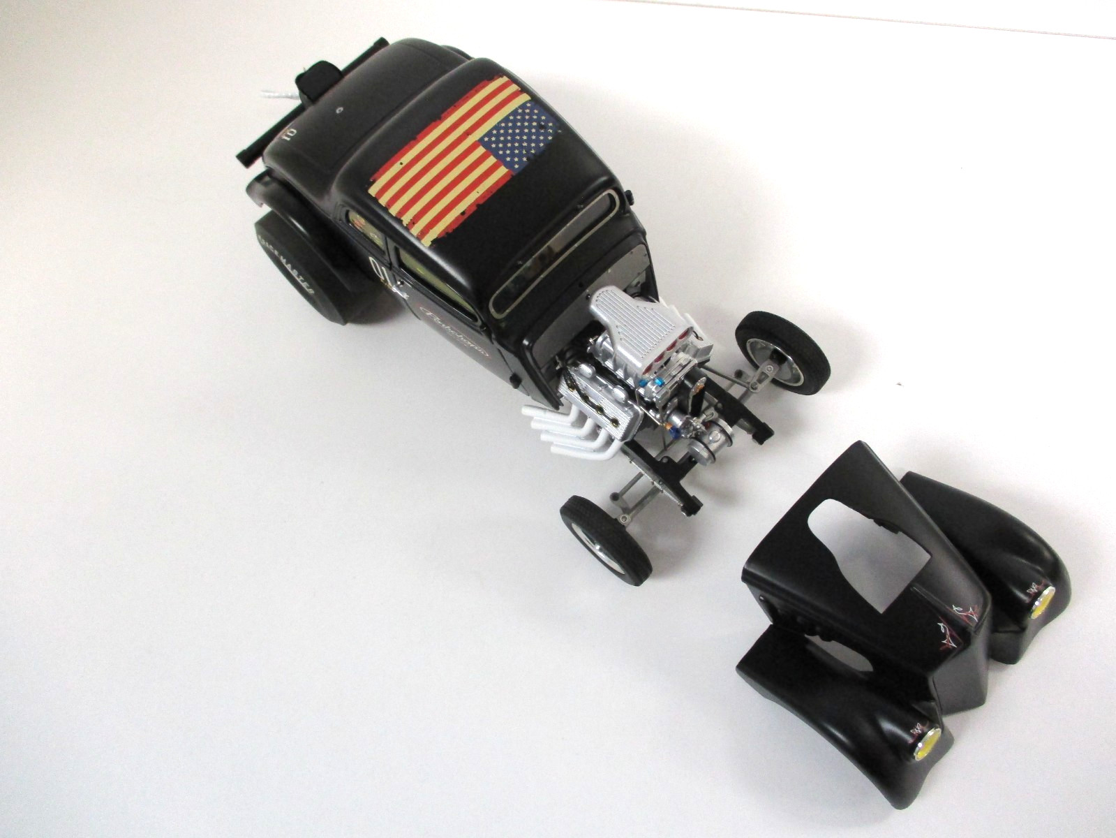 ACME – PORKCHOP’S 1933 WILLYS GASSER DRAG CAR – 1/18 DIECAST
