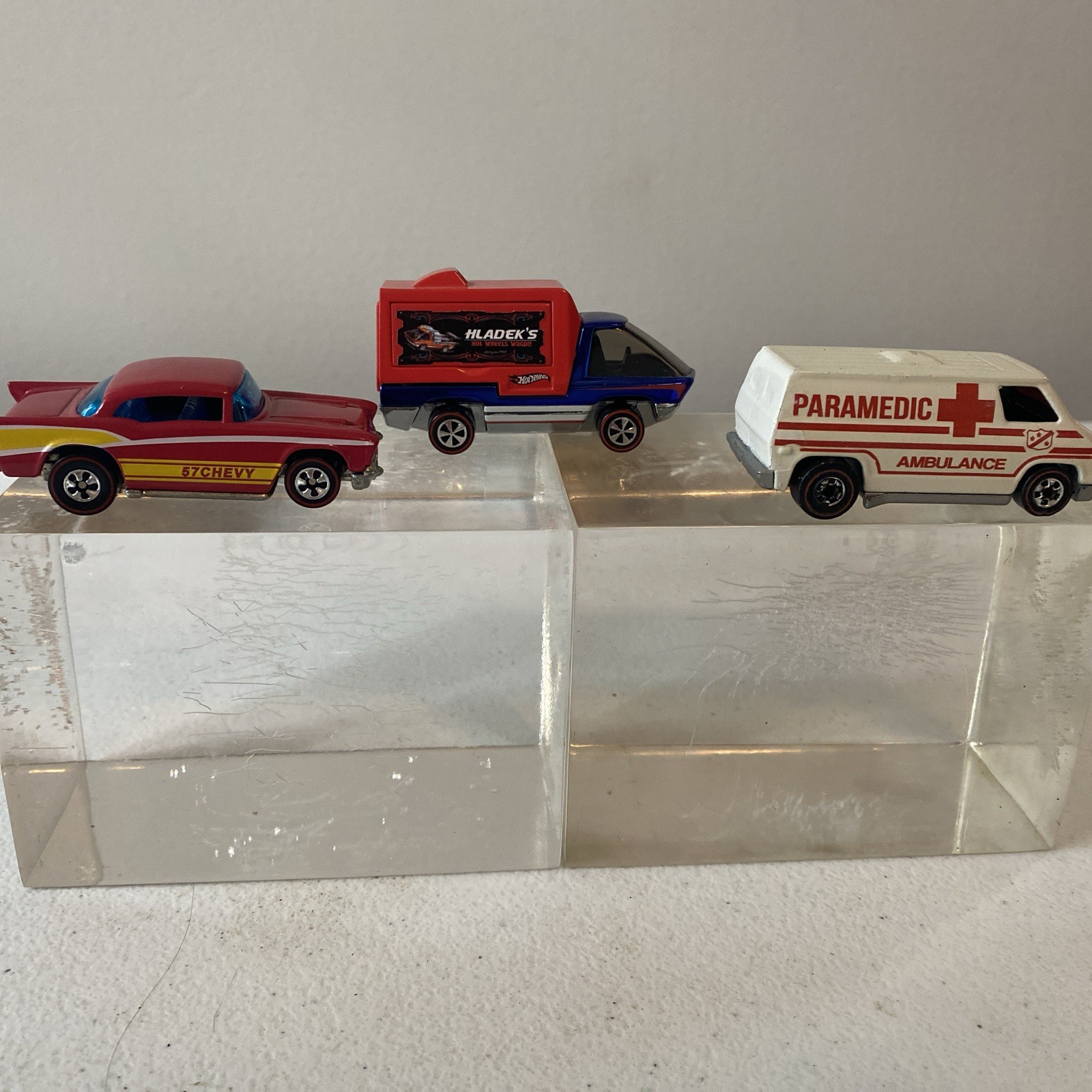 Hot Wheels Vending Truck The Heavy Dark Blue RLC REWARDS Series and 2 redlines