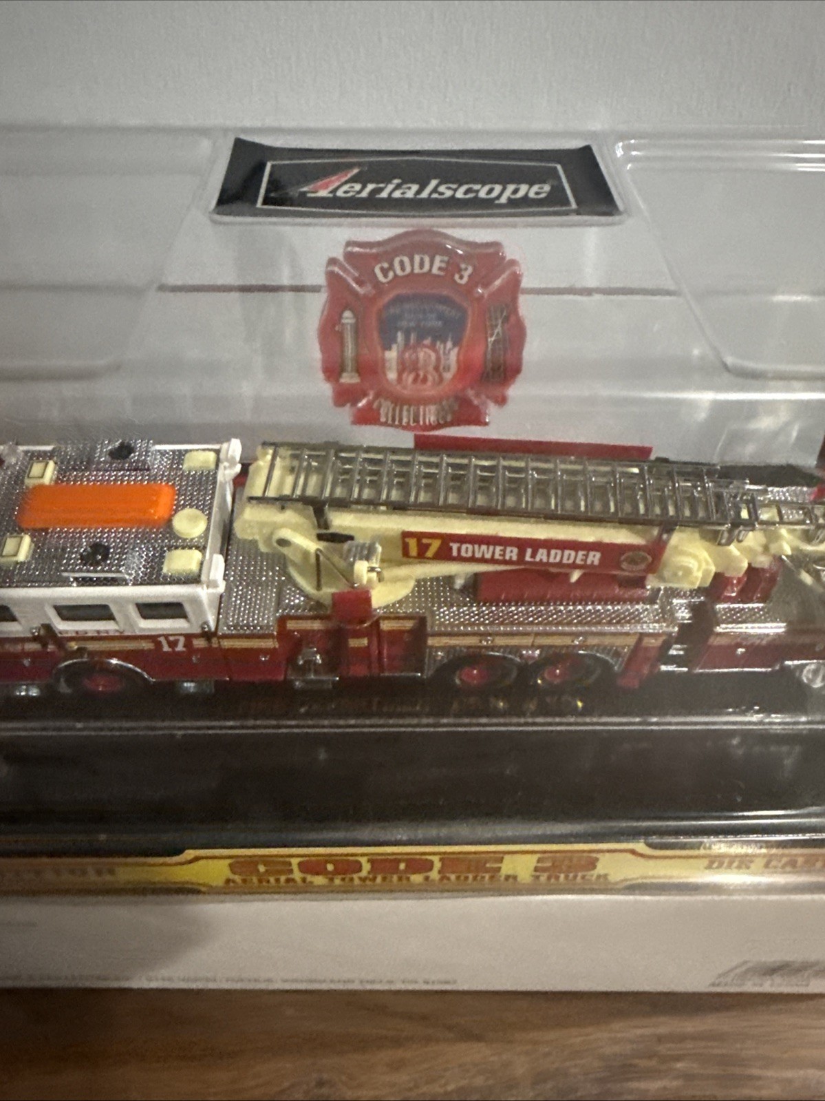 Code 3 Collectibles FDNY Aerialscope Tower Ladder 124 #12735 1/64 Fire Truck New