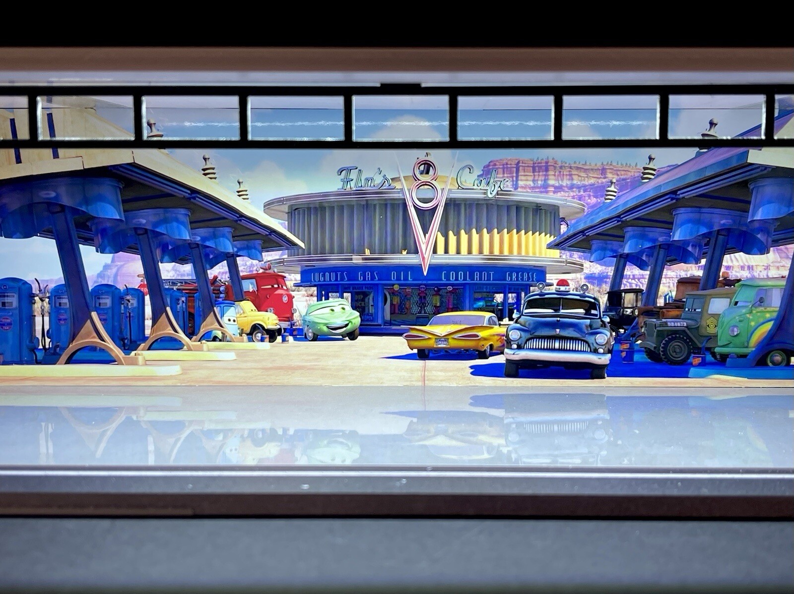 Radiator Springs Parking Lot Model Diorama Garage LED Lit Hot Wheels 1/64 Scale