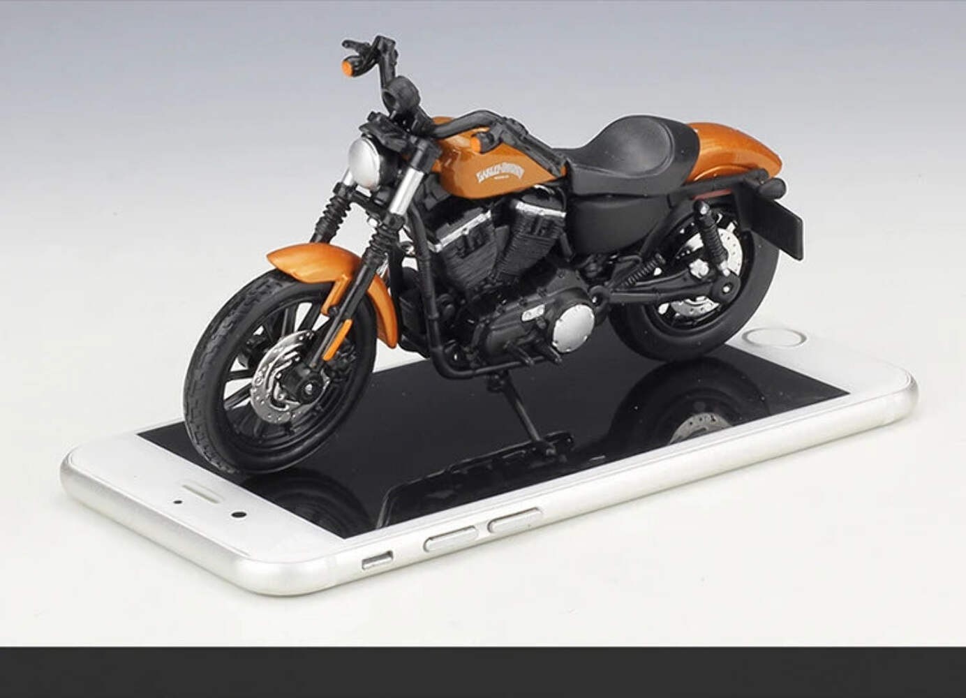 Maisto 1:18 Harley Davidson Sportster Iron 883 Diecast Alloy Classic Motorcycle