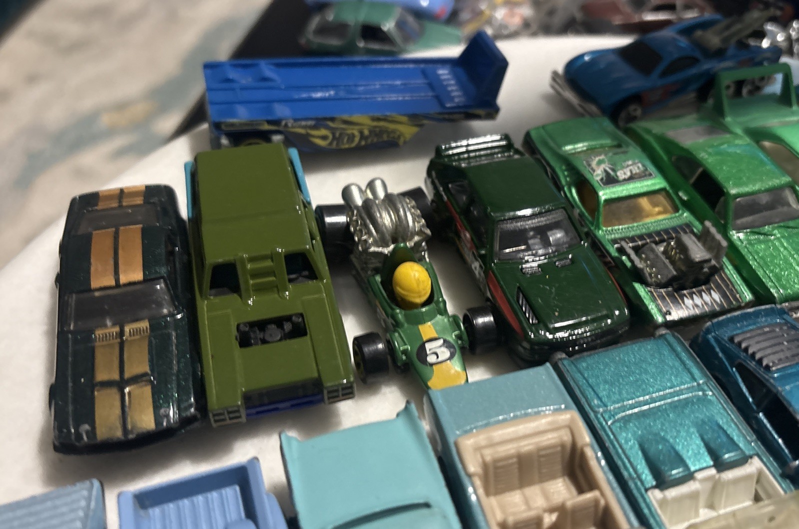 Hot Wheels Lot (32+) Random Loose Cars Bulk Mixed Diecast Mattel BLUE GREEN