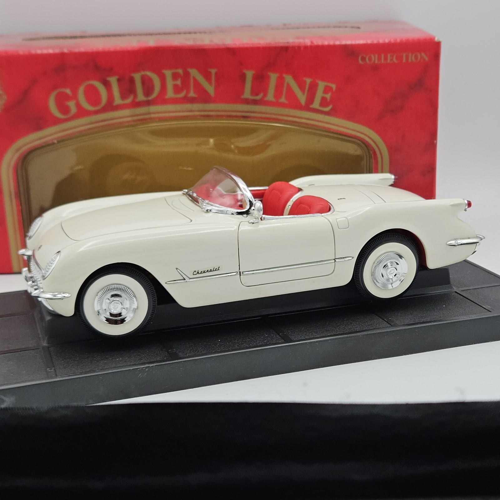 Mira Golden Line 1:18 1953 Chevrolet Corvette Cream Diecast with Box #6153
