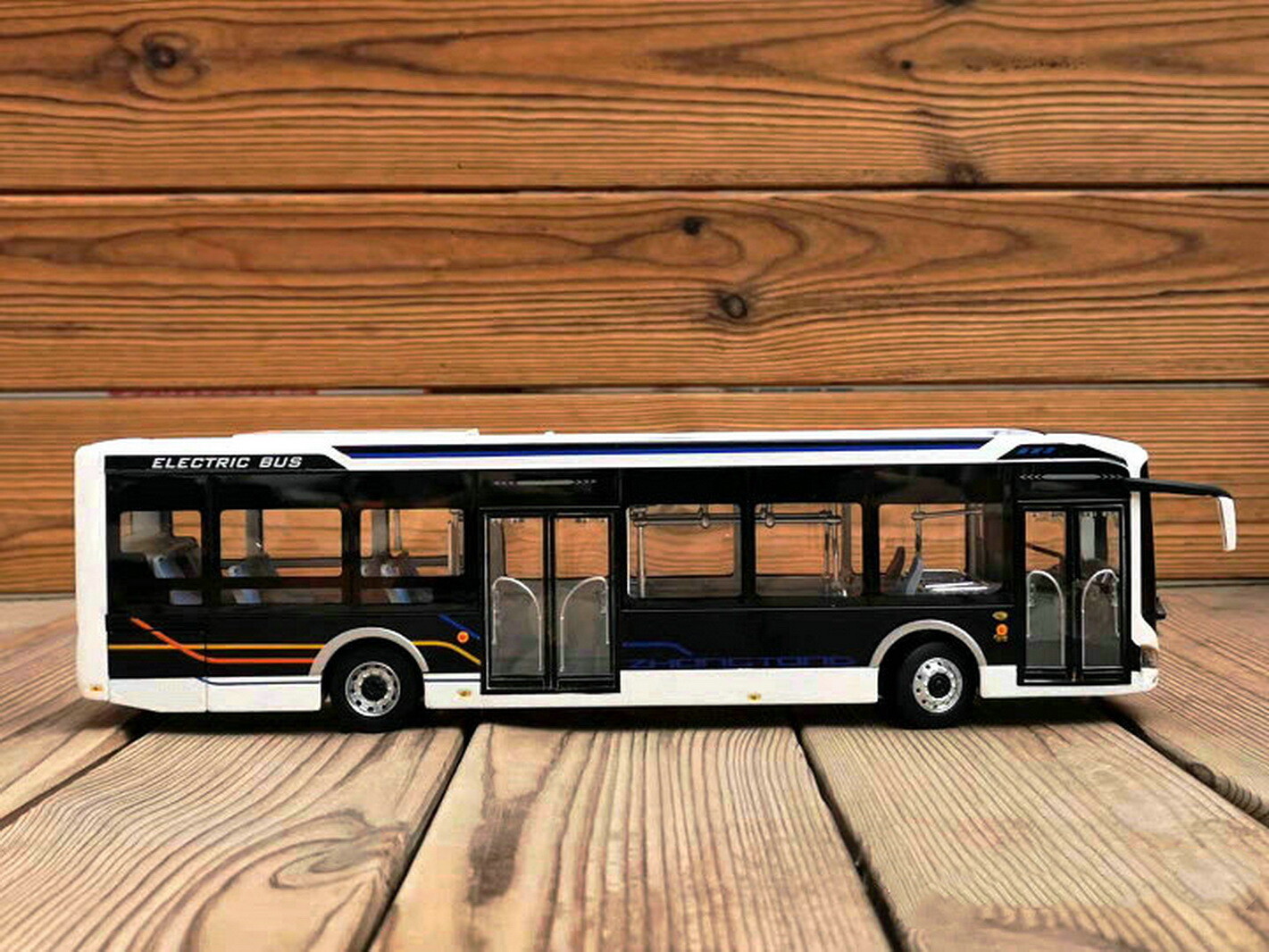 1/42 Scale Zhong Tong Bus LCK6126EVGRA1 Diecast Car Bus NIB