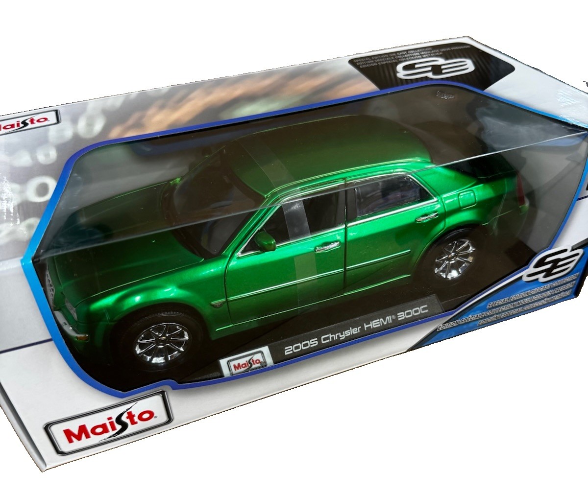 Maisto Chrysler HEMI 300C 2005 1:18 Diecast Car Green Special Ed Boxed