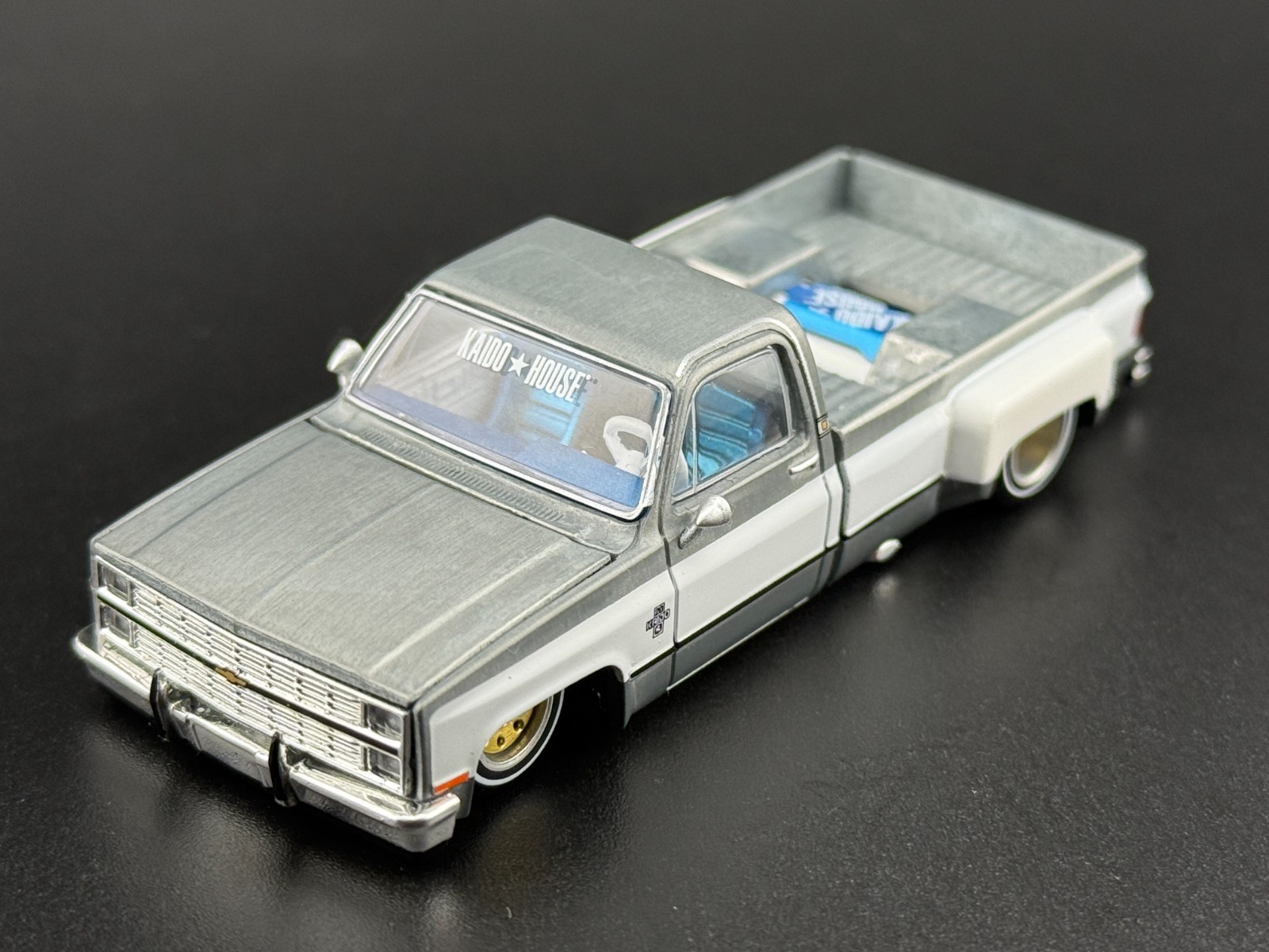 Kaido House x Mini GT Chevy Silverado Dually Vintage Spec V1 #192 1/64 CHASE