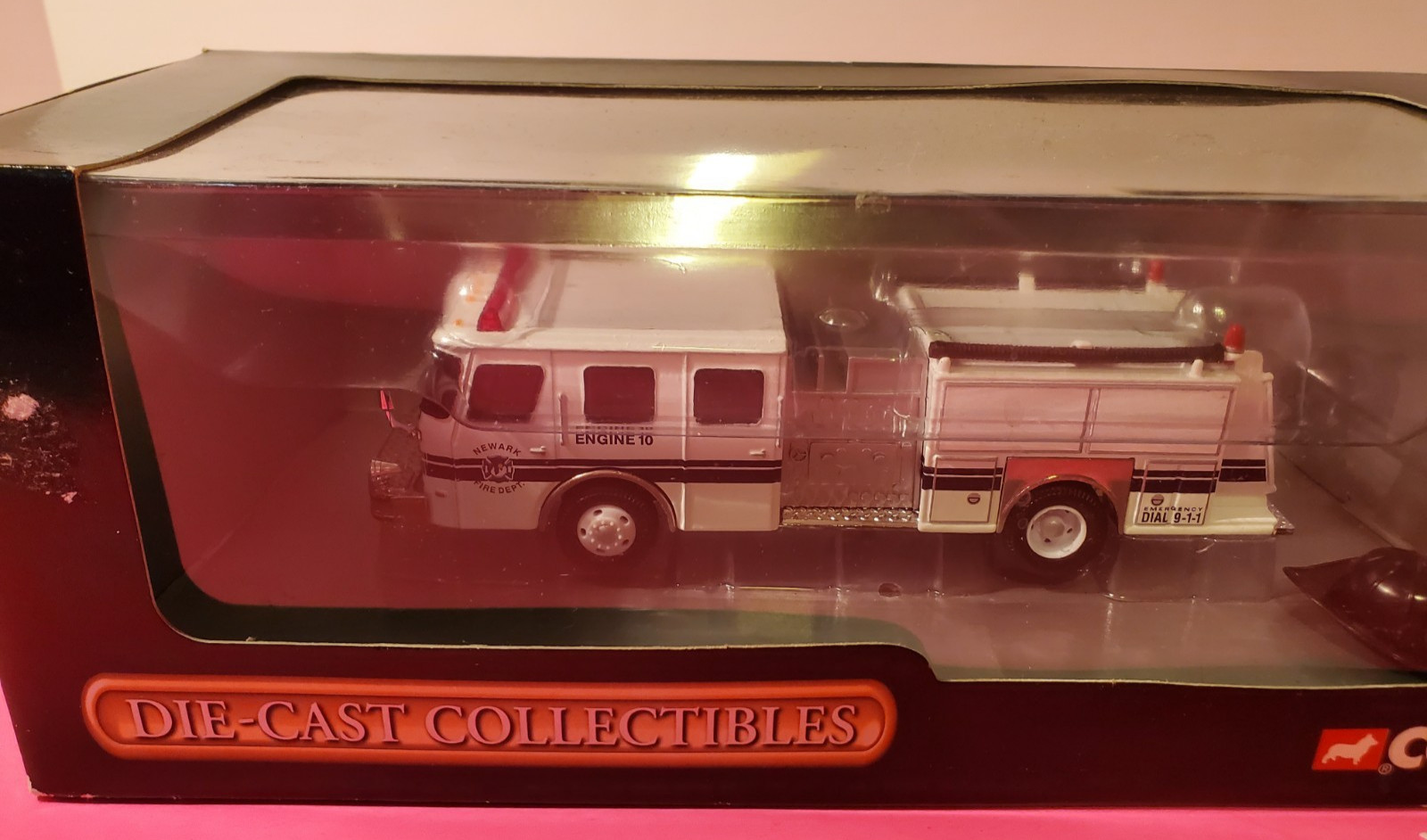Corgi Die-Cast Collectibles E-One Side Mount NEWARK FIRE DEPT Fire Engine 1:50
