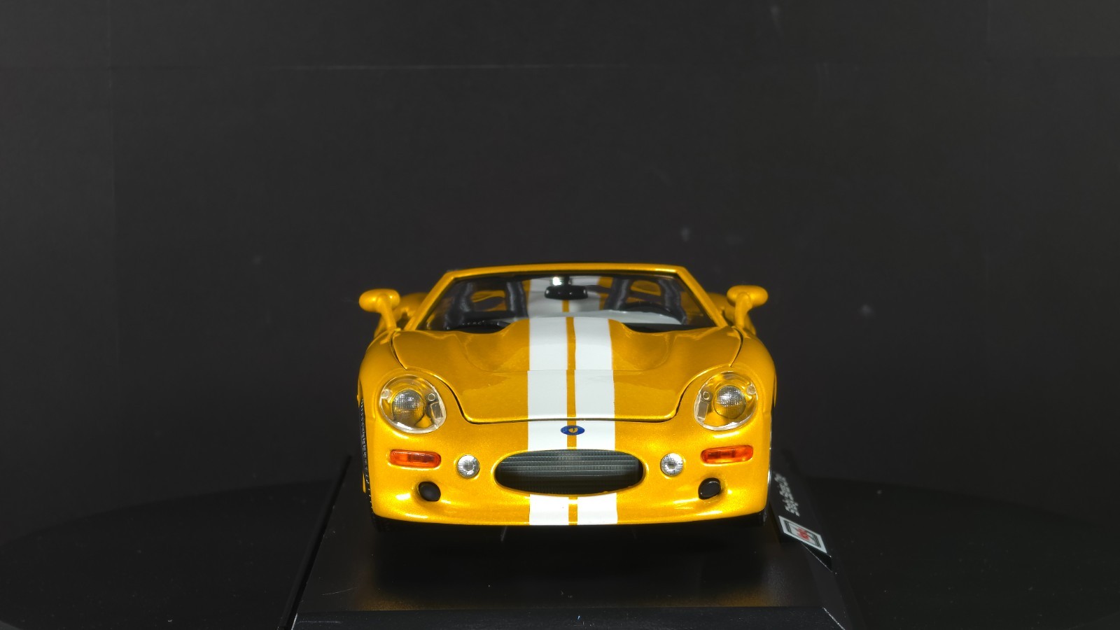 Shelby Series one 1:18 Maisto Exclusive Style Special Edition – Yellow
