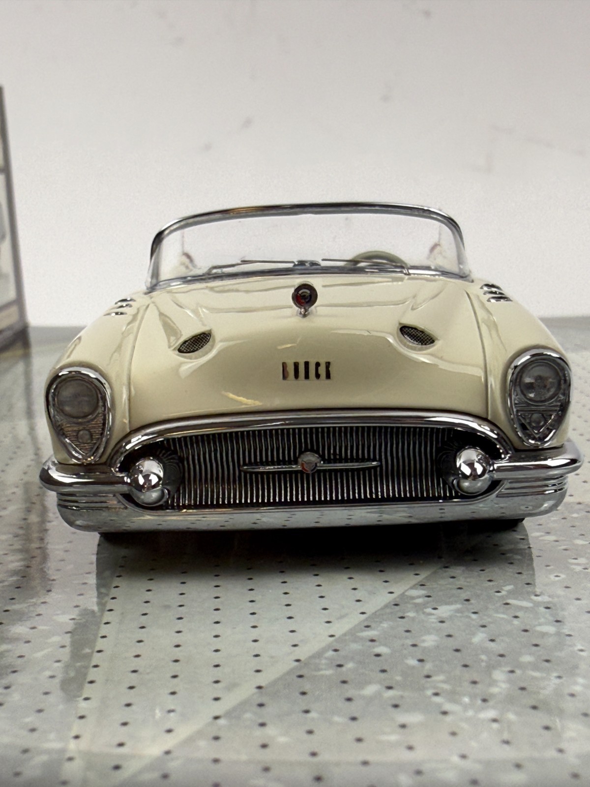 Minichamps 437141330 1/43 1953 Buick Wildcat I Concept Resin Model Car 258/999