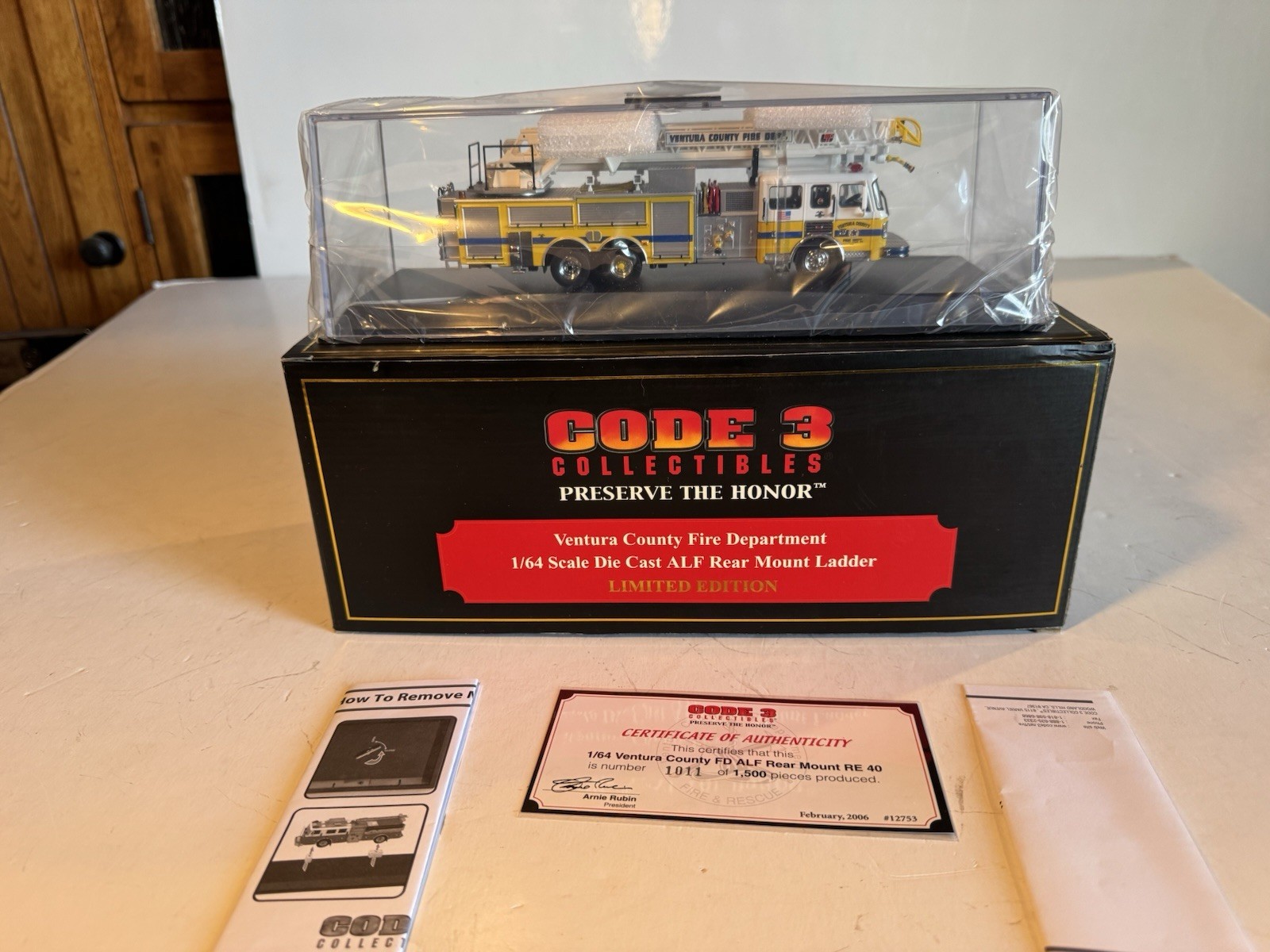 Code 3 , 1:64 Die-CastVentura County Fire Dept ALF Rear Mount RE-40 #12753 MIB