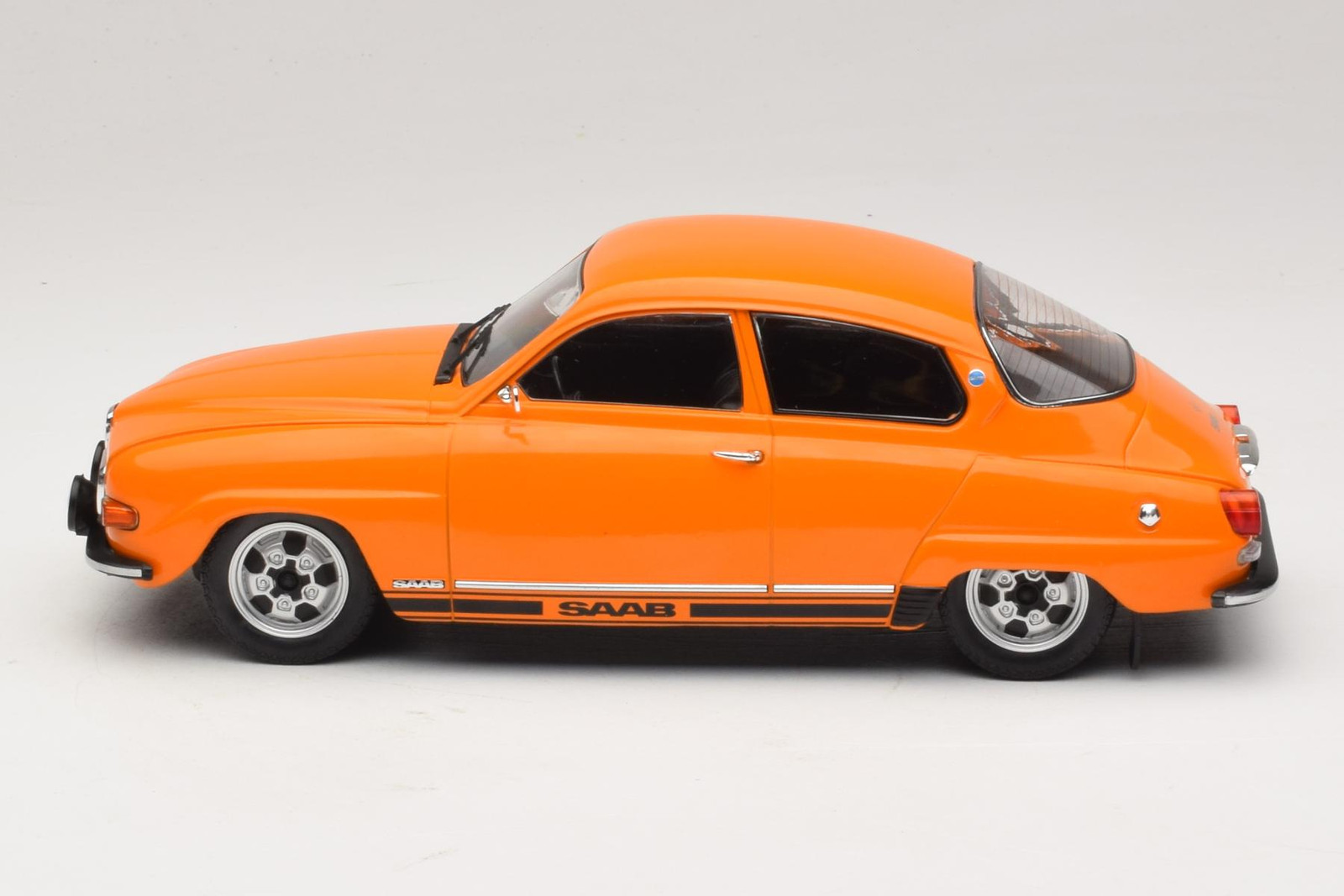 Saab 96 V4 1:18 Orange MCG | MCG18654