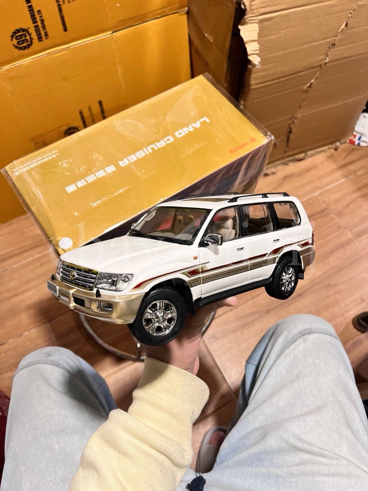 1:18 Scale Toyota Land Cruiser White Diecast Model Car