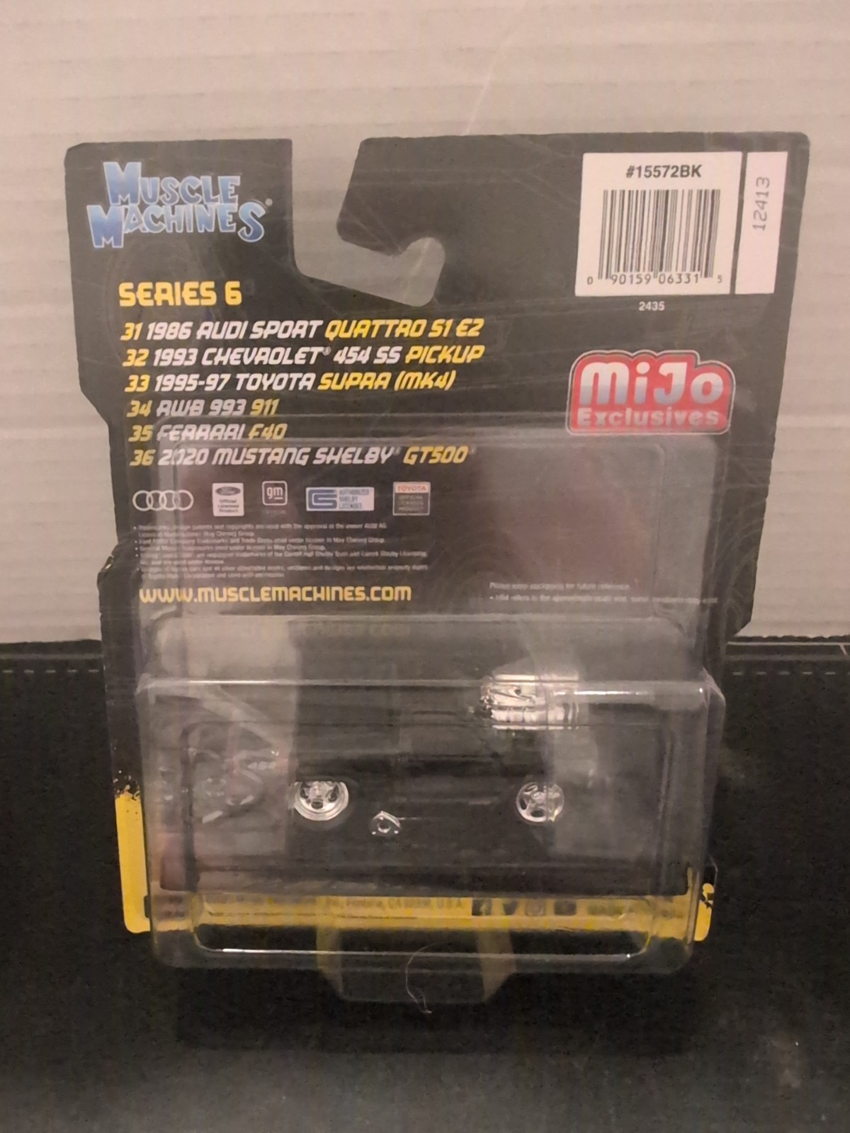 Muscle Machines 1:64 1993 Chevrolet 454 SS Pickup Truck Black 15572RD