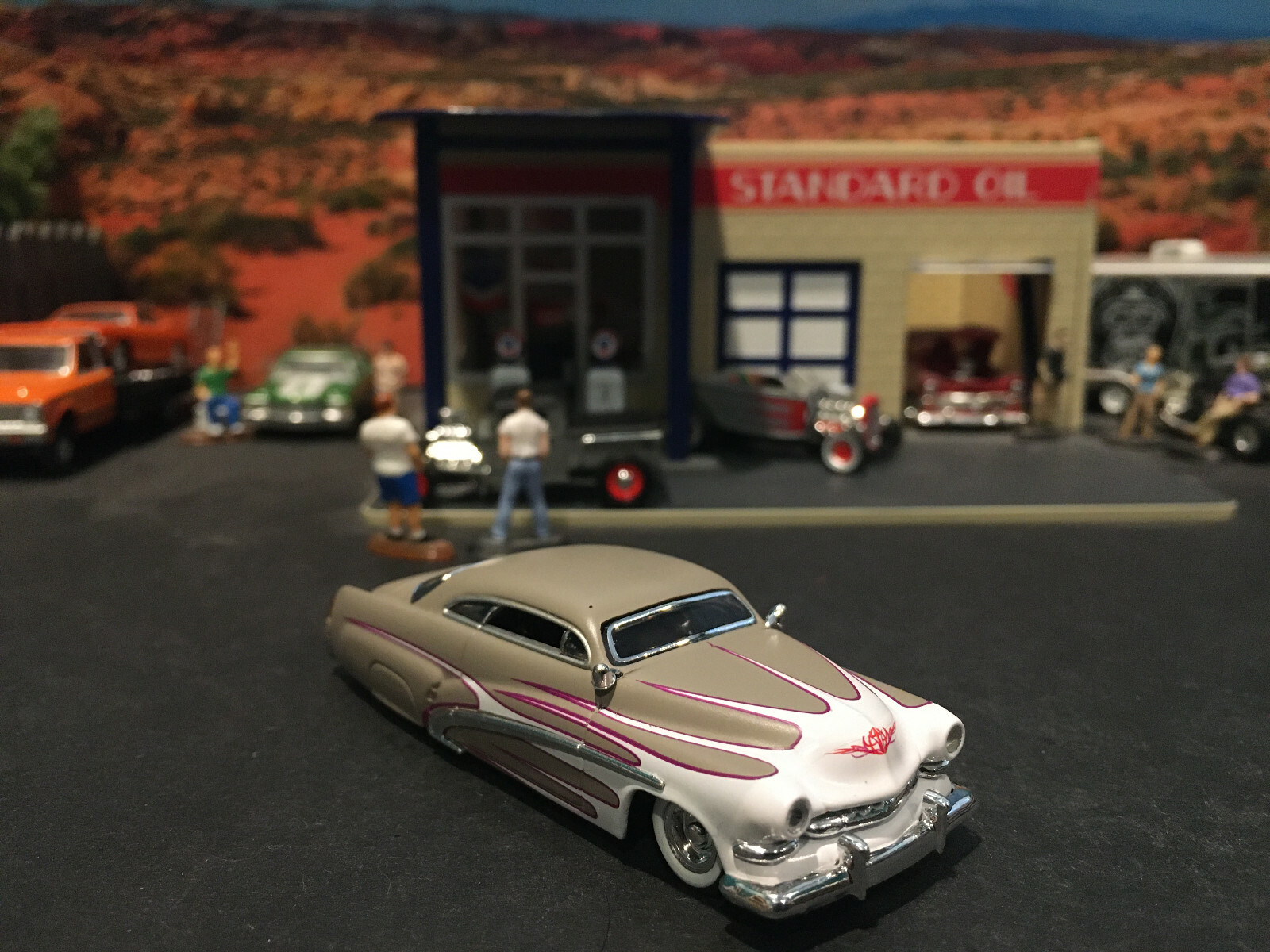 1:64 Hot Wheels LE 1951 51 Merc Mercury Gray with White Scallops Legends