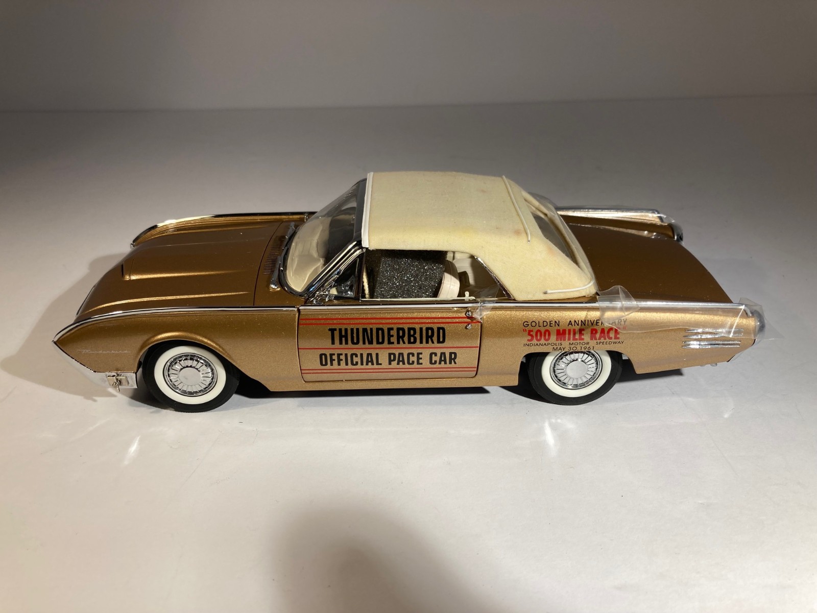 Danbury Mint 1:24 Ford Thunderbird Indy 500 Pace Car Diecast Gold