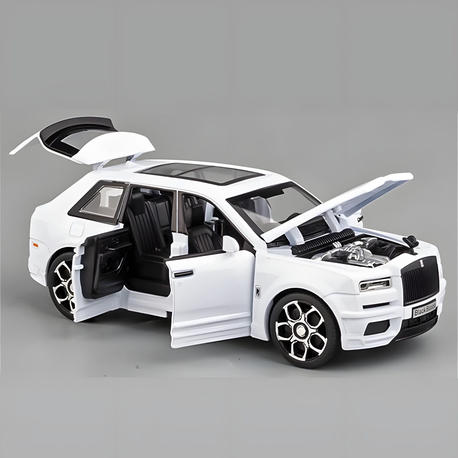 1:32 Rolls Royce Cullinan SUV Alloy Diecast Car Model w/ Sound & Light