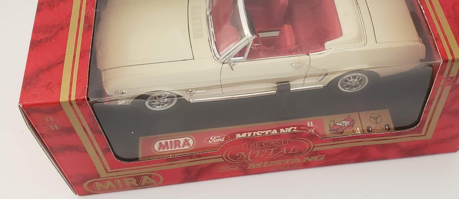 MIRA Golden Line 1:18 Die Cast 1964 ½ Ford Mustang Red Coupe White Convertible 2