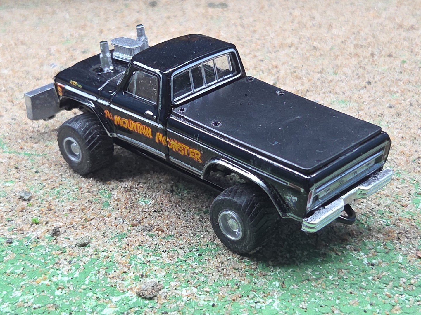 CUSTOM BUILT 1:64 GreenLight 1979 FORD HOT ROD PULLING TRUCK ertl puller dcp 460
