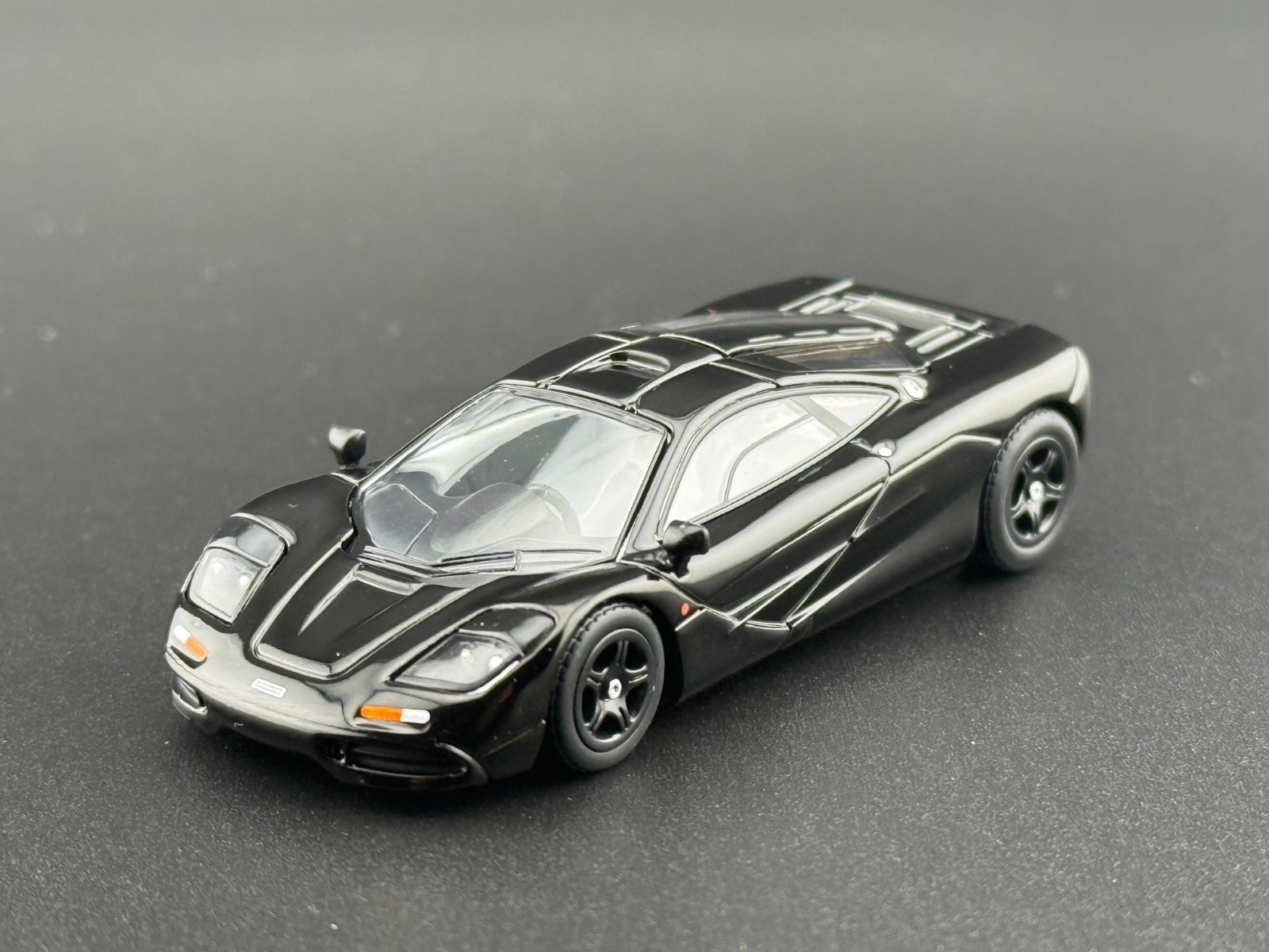 Pop Race McLaren F1 Jet Black 640230 1/64