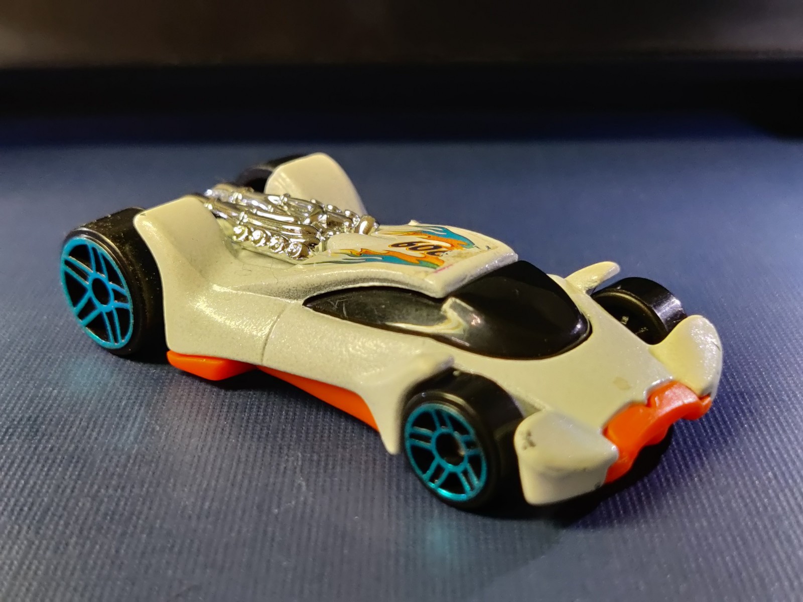 Hot Wheels 2009 White Exclusive McDonald’s Diecast Racing Car 909 ~ Loose