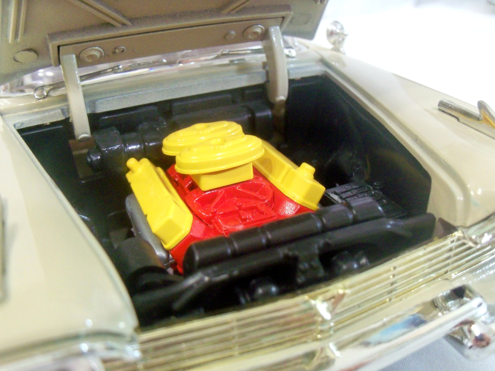 PLYMOUTH FURY 1958 MOTOR MAX 1/18TH SCALE*TLC