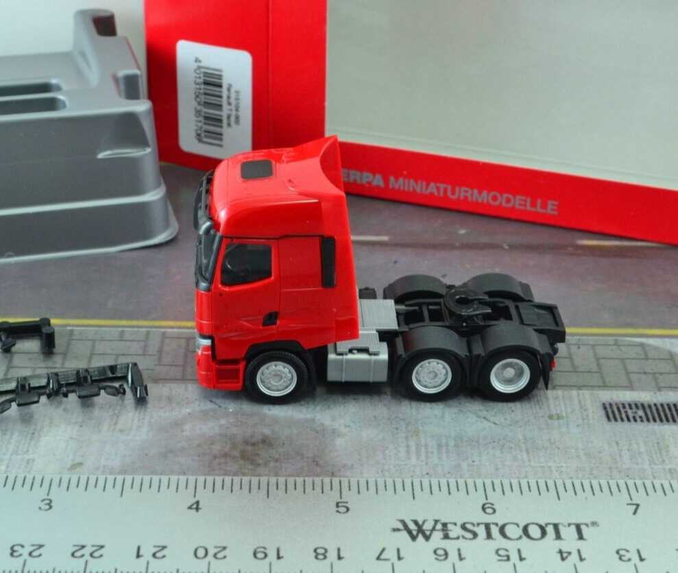 Herpa 351706 Renault T Facelift 3 Axle Tractor Unit Truck Red 1:87 HO Scale