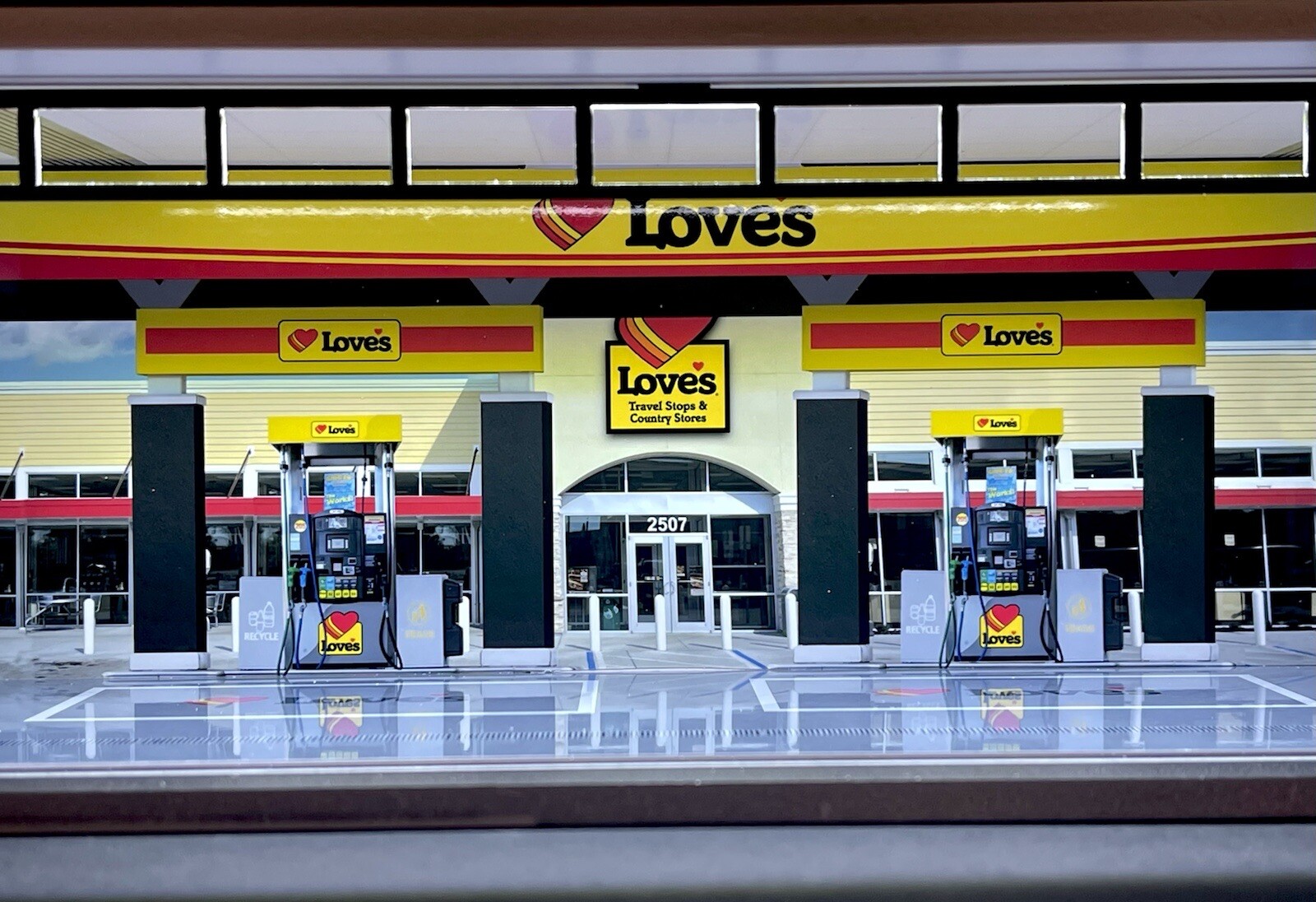 Loves Gas Station Theme FOR Hot Wheels 1:64 Model Diorama Garage LED Lighting!