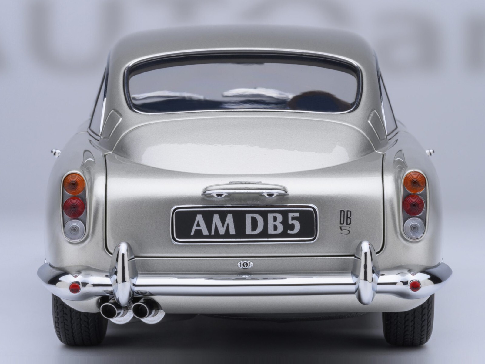 ASTON MARTIN DB5 RHD BIRCH SILVER 1/18 MODEL CAR BY AUTOART 70287