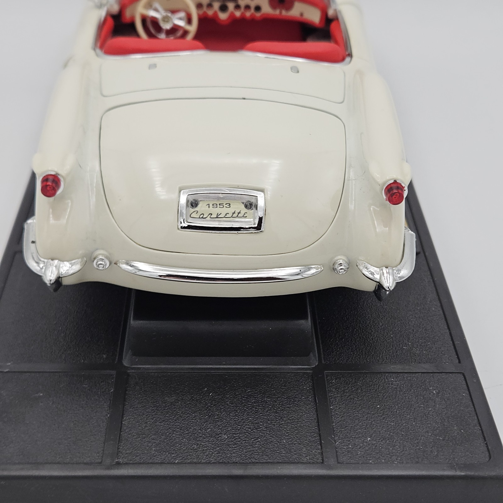 Mira Golden Line 1:18 1953 Chevrolet Corvette Cream Diecast with Box #6153