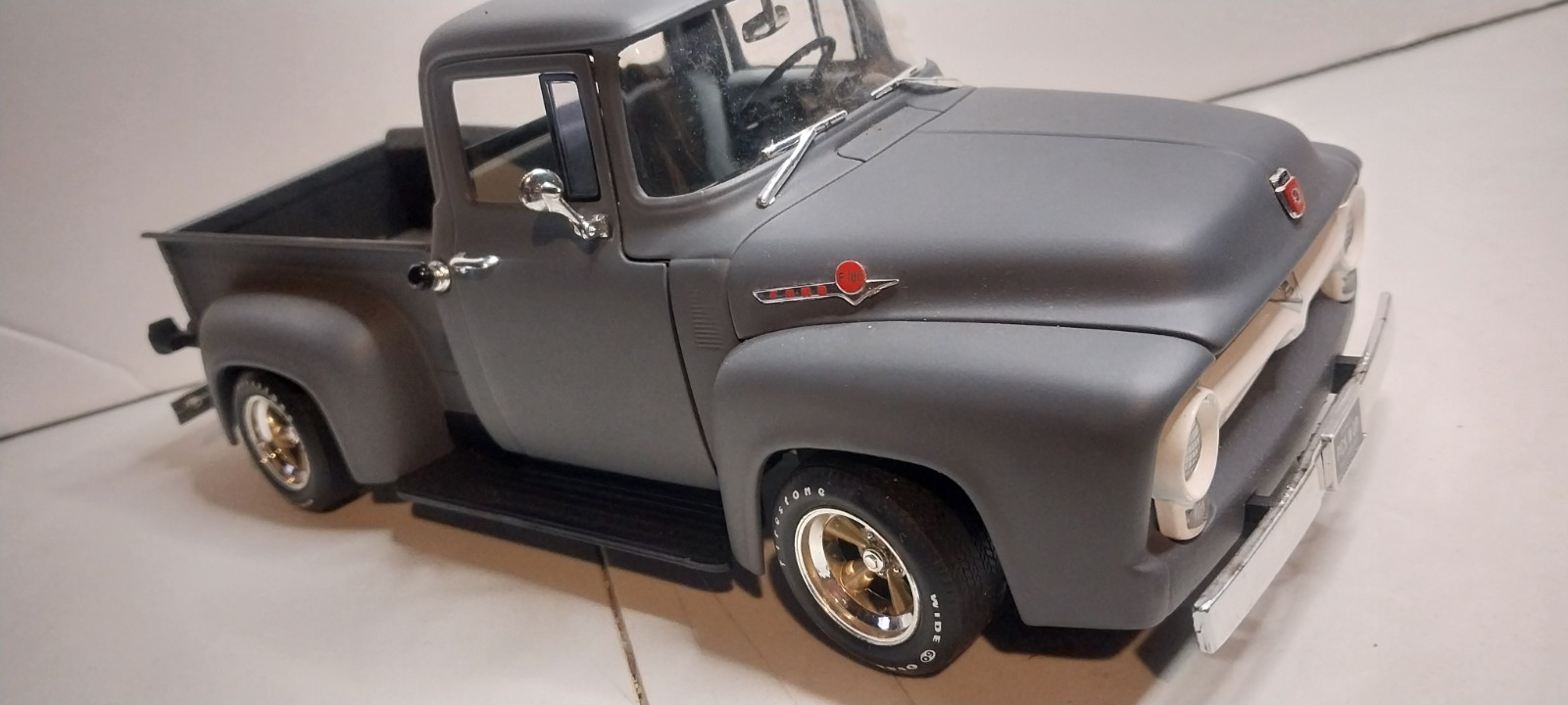 ERTL 1:18 1956 Gray Ford F100 Pickup Truck.