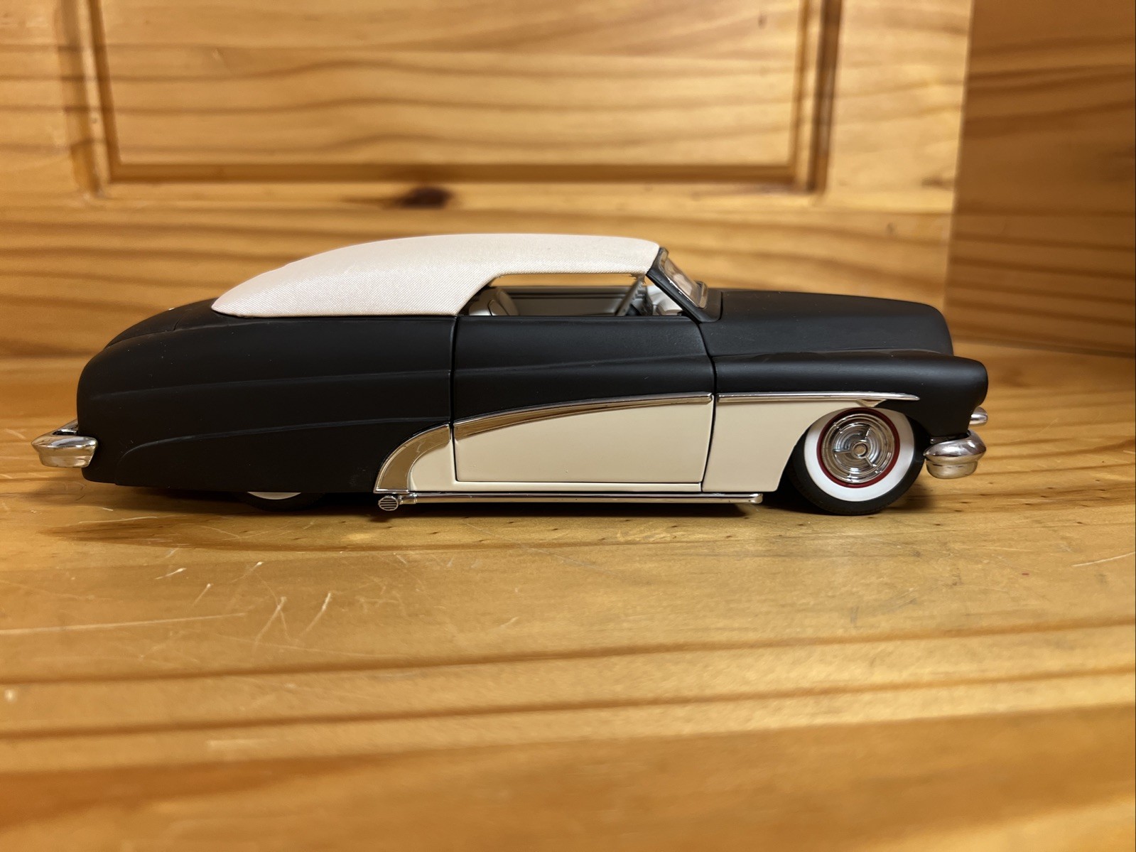 1951 Mercury Custom 2 Door Coupe Black Suede/Wimbledon White Danbury Diecast