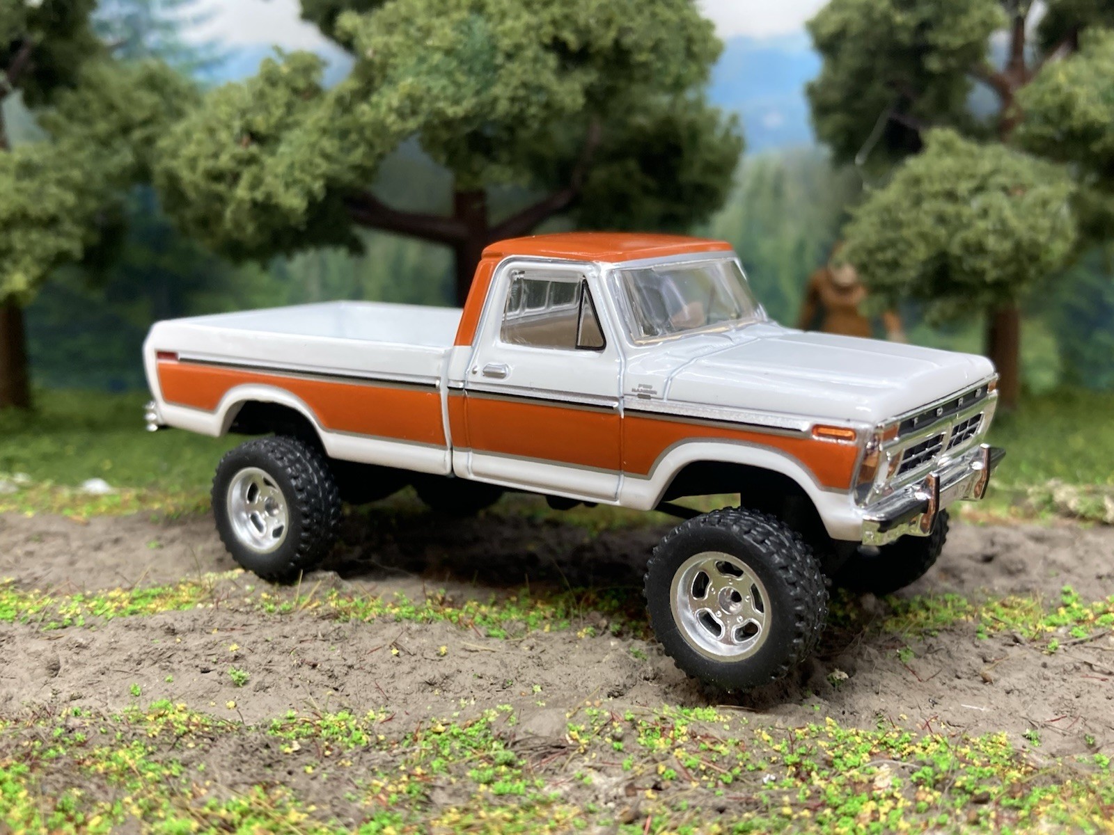 1977 Ford F-150 Ranger Explorer Lifted 4×4 Truck 1/64 Diecast Custom Greenlight