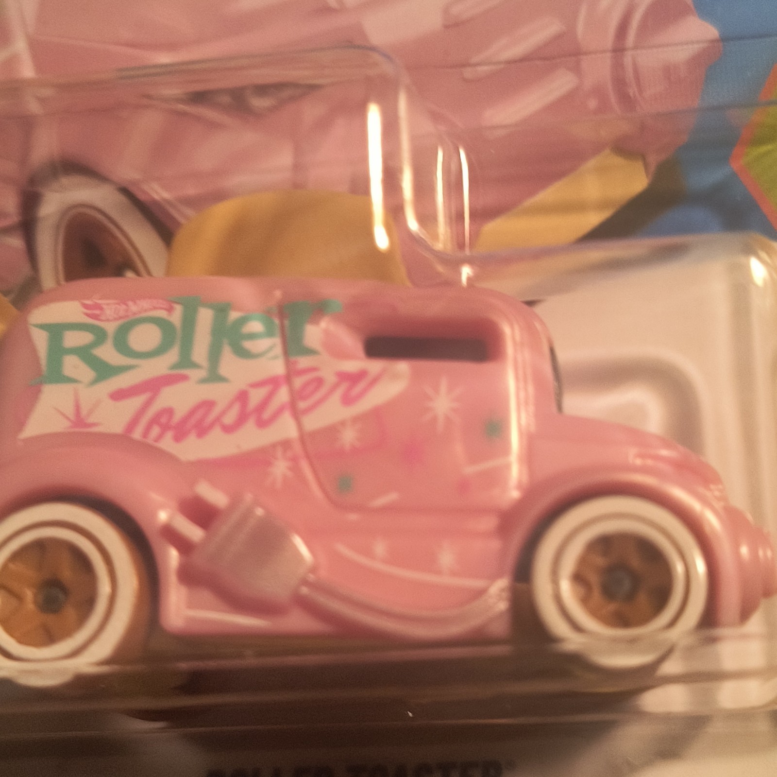 Hot Wheels Roller Toaster Experimotors 1:64 Diecast Car Pink White Gold