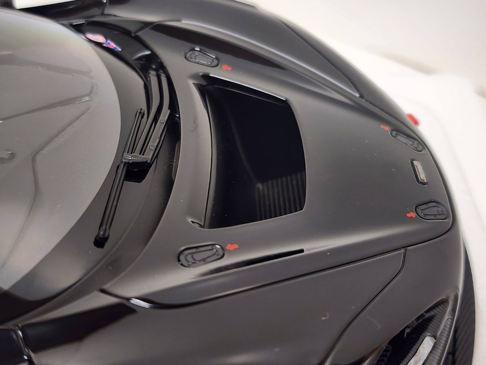 AUTOart – 1/18 die cast: McLaren 720S GT3, gloss black