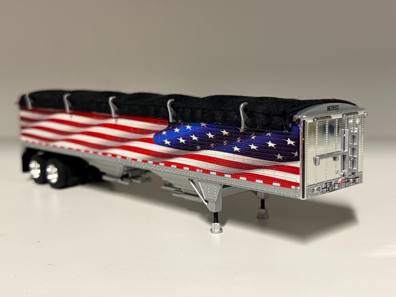 1/64 DCP 250TH AMERICAN FLAG WILSON PACE SETTER HOPPER BOTTOM W/ BLACK TARP