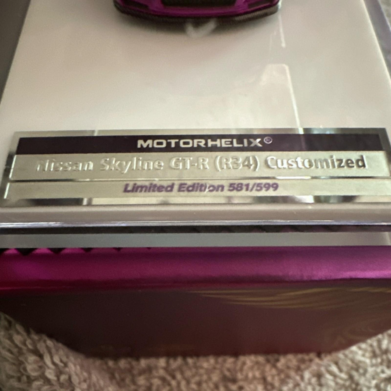 Motorhelix Nissan Skyline GT-R R34 Customized Purple/Gold 1:64 LE 581/599 Case