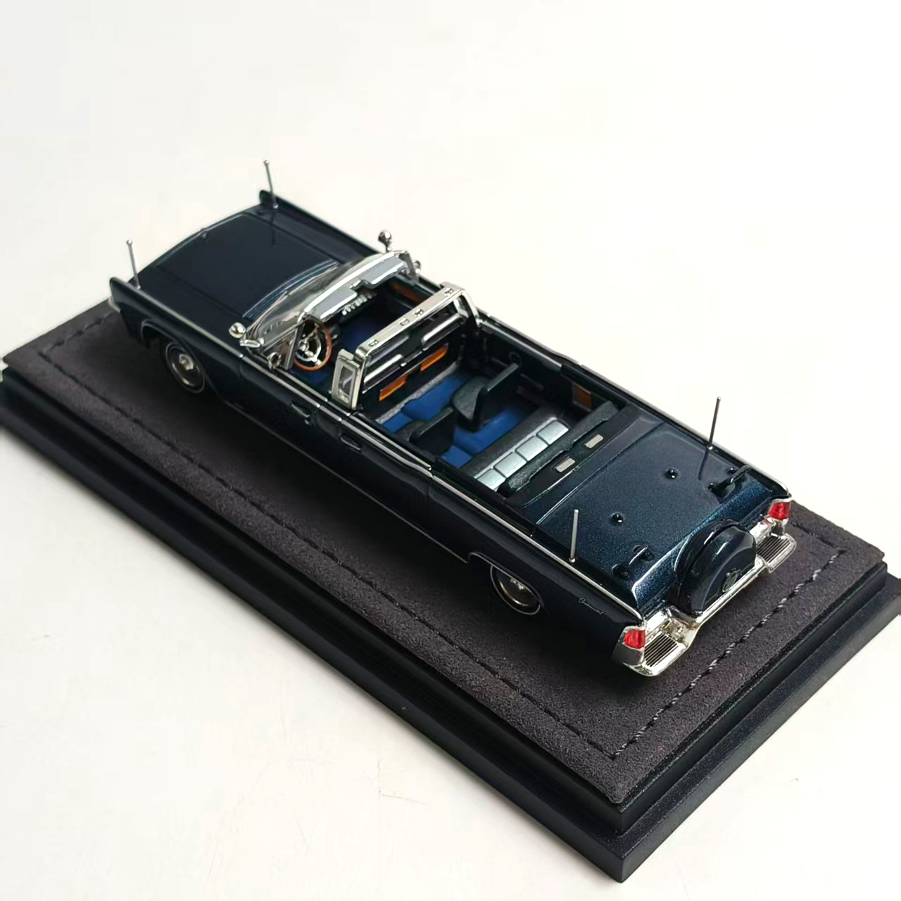 1:64 Lincoln Continental X100 Stretch Convertible Alloy Collectible Model