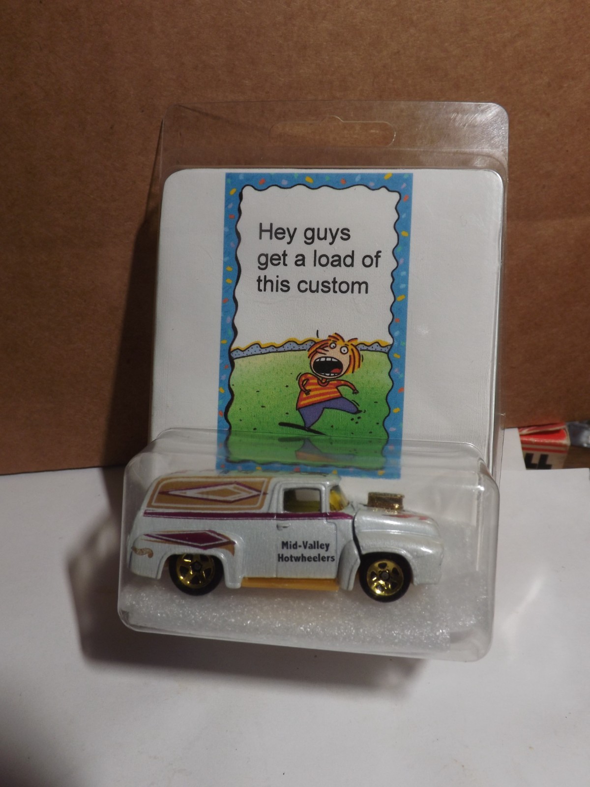Custom Hotwheels 2001 Mid-Valley Hotwheelers Pearl White ’56 Ford Panel Club Car