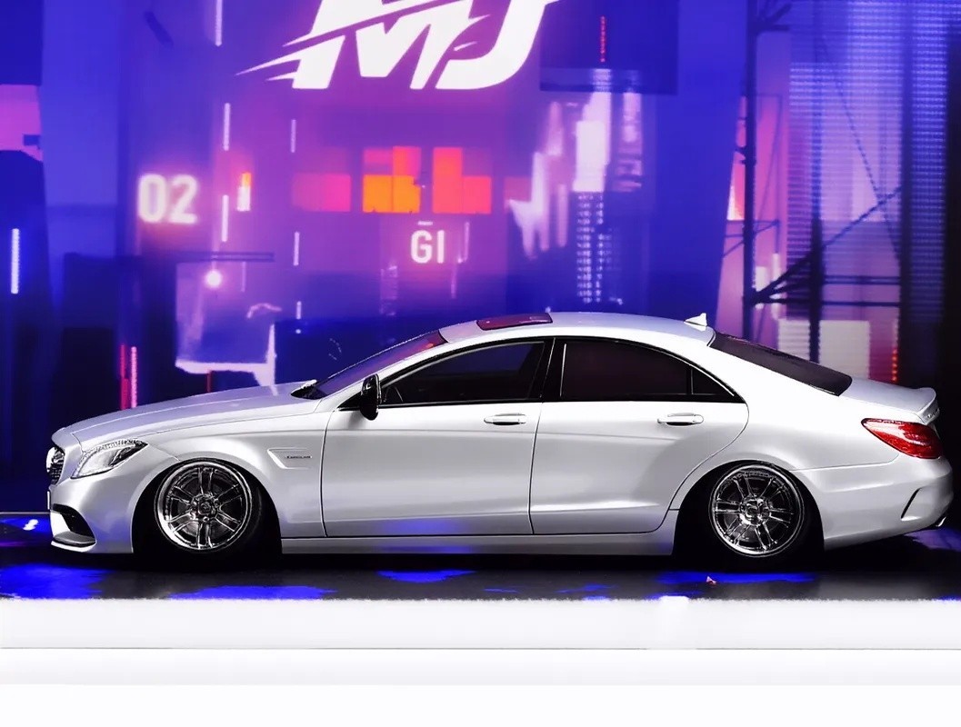 MJ 1:64 HEC Silver Black CLS 63 VIP Sedan Sports Model Diecast Metal Car