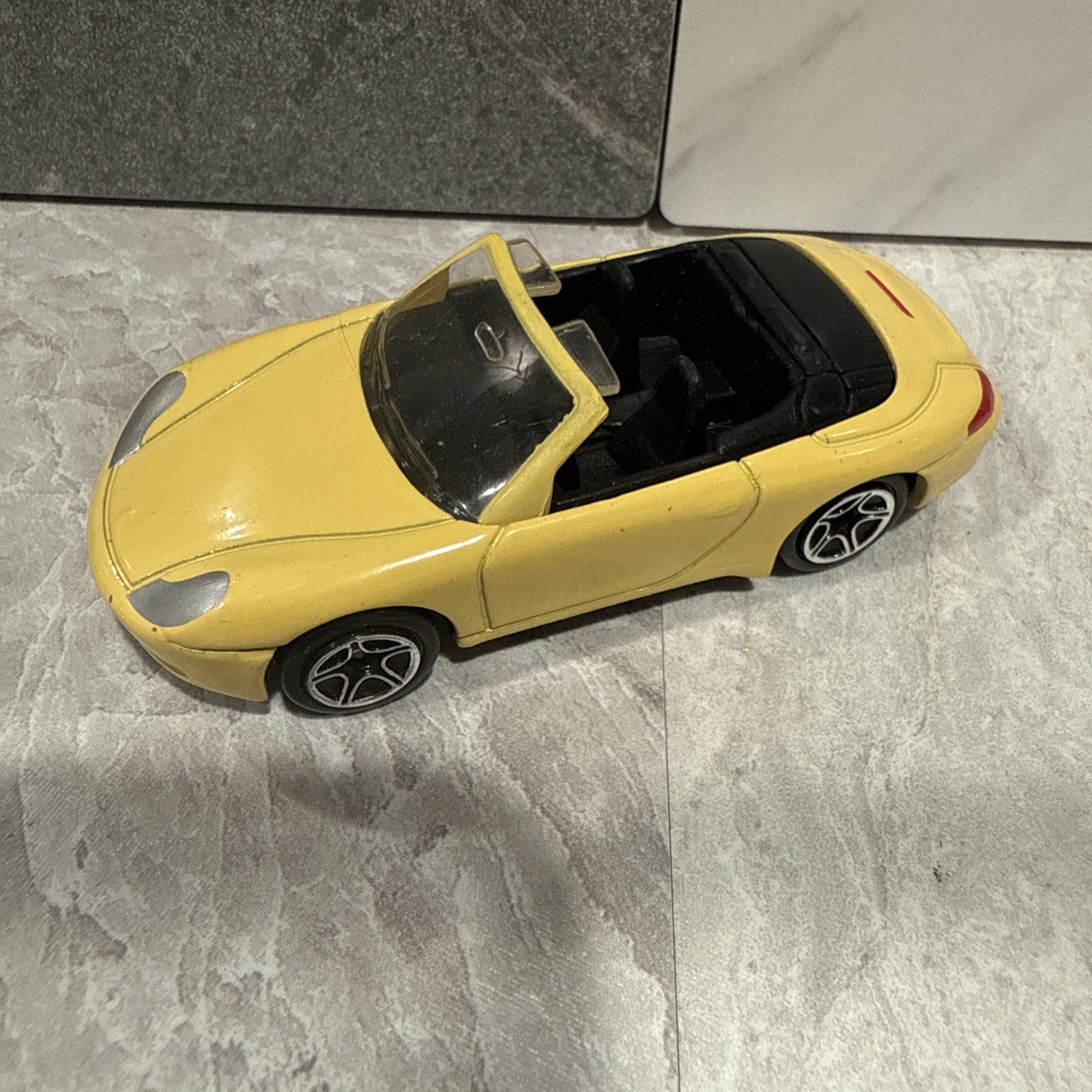 🔥🚘1998 Porsche 911 Carrera Cabriolet Collectable 1/64 YELLOW MY PC AS A KID