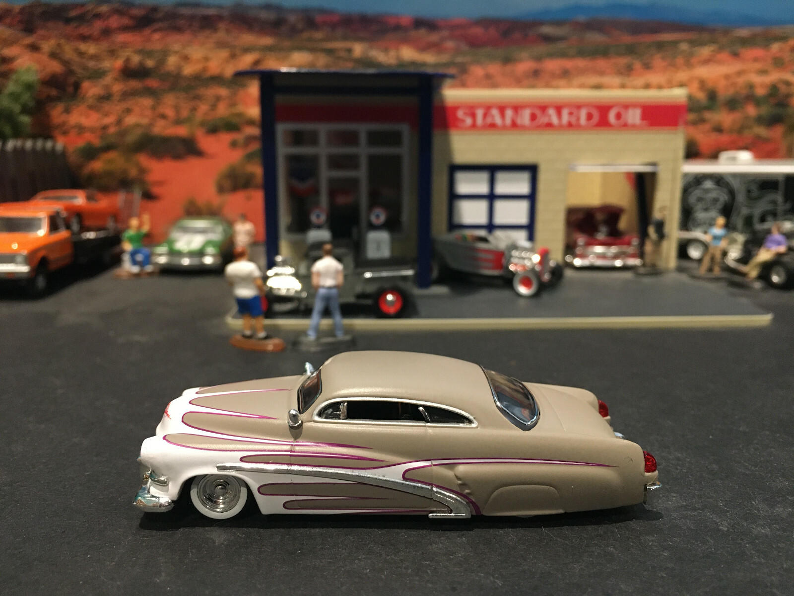 1:64 Hot Wheels LE 1951 51 Merc Mercury Gray with White Scallops Legends