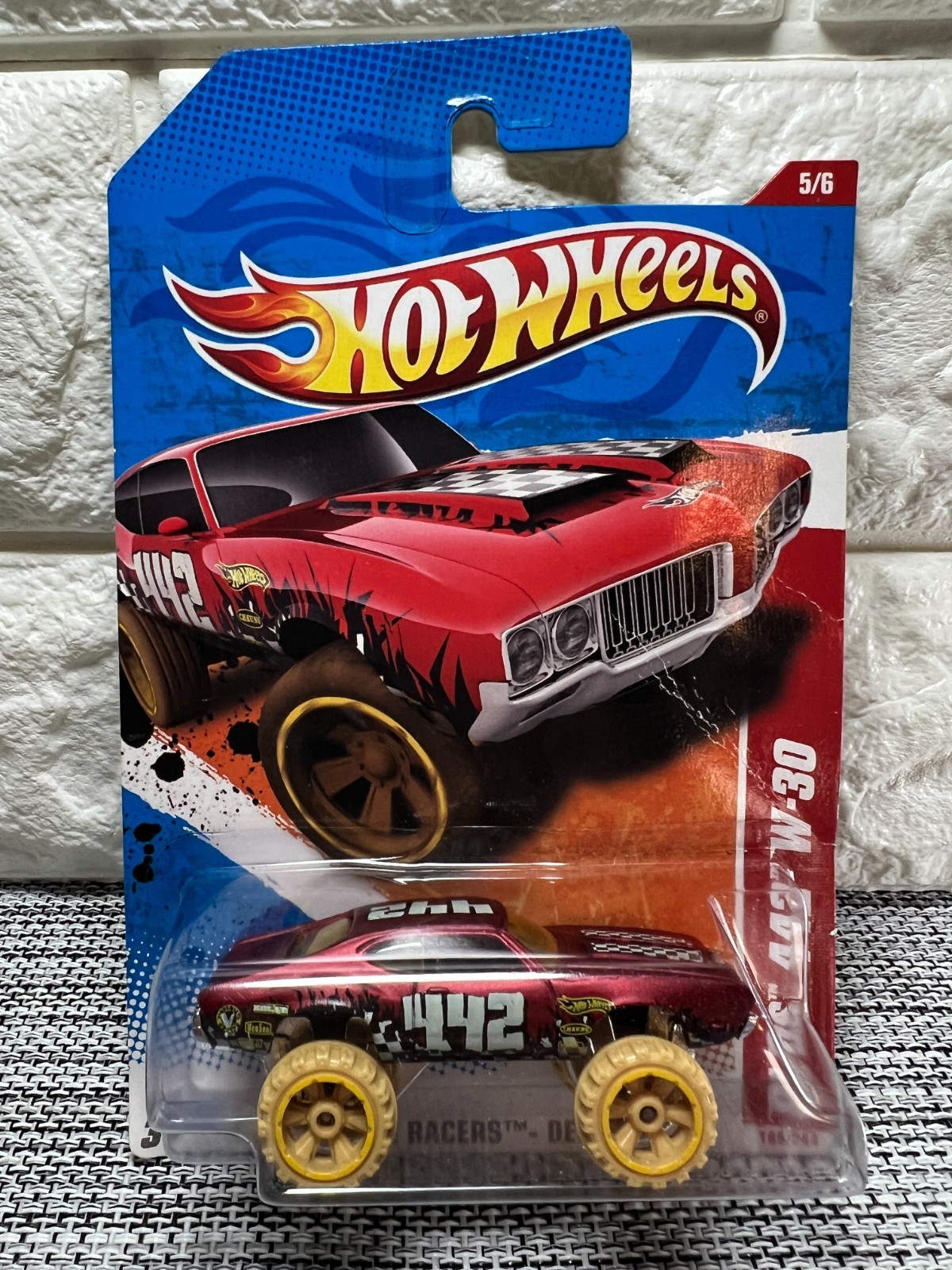 Hot Wheels Thrill Racers – Desert 5/6 Olds 442 W-30 185/244 Red (*)
