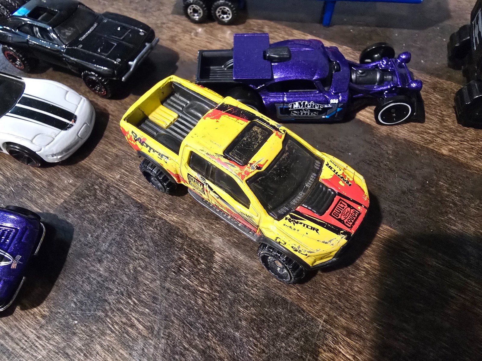 16 Hot Wheels & Other Various Diecast Toy Cars Lot – Sonic, Cat, Hawaiian Punch