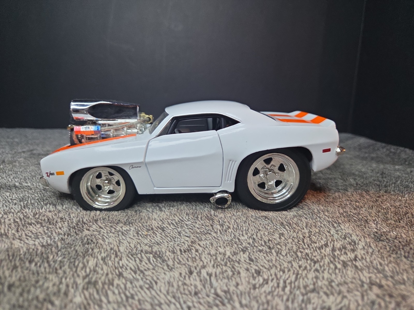 Vintage Muscle Machines 1969 Camaro White & Orange 2003 Funline