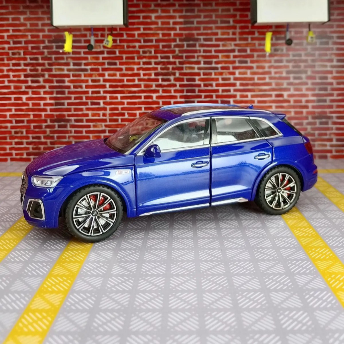 1:24 Audi Q5 SUV Alloy Diecast Metal Car Model Vehicle Collection Toy Gift NEW