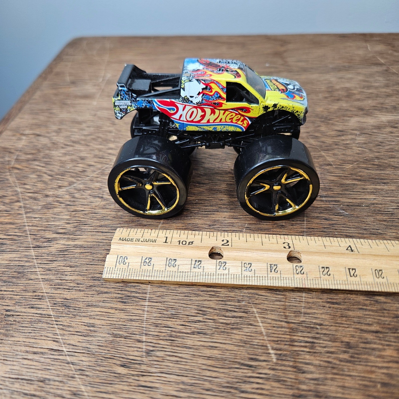 Hot Wheels Monster Jam Team Hot Wheels Firestorm Monster Truck Skull Flames 1:64