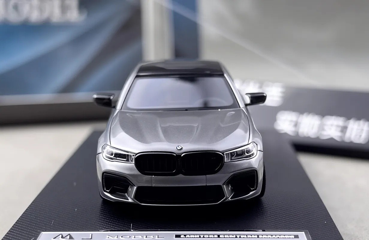 MJ 1:64 Gray M5 F90 Luxury Sedan Sports Model Diecast Metal Car