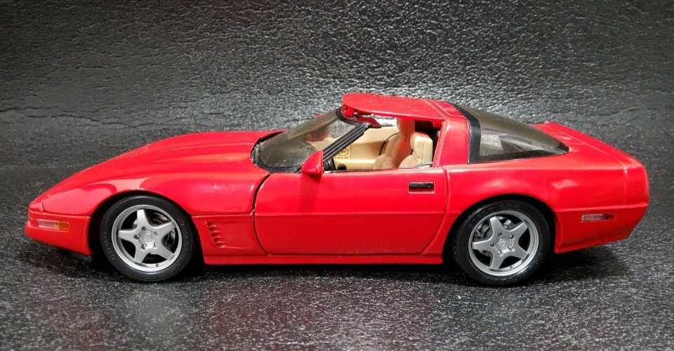 1992 Chevrolet Corvette, Maisto Red No Box Very Dusty 1/18 Scale