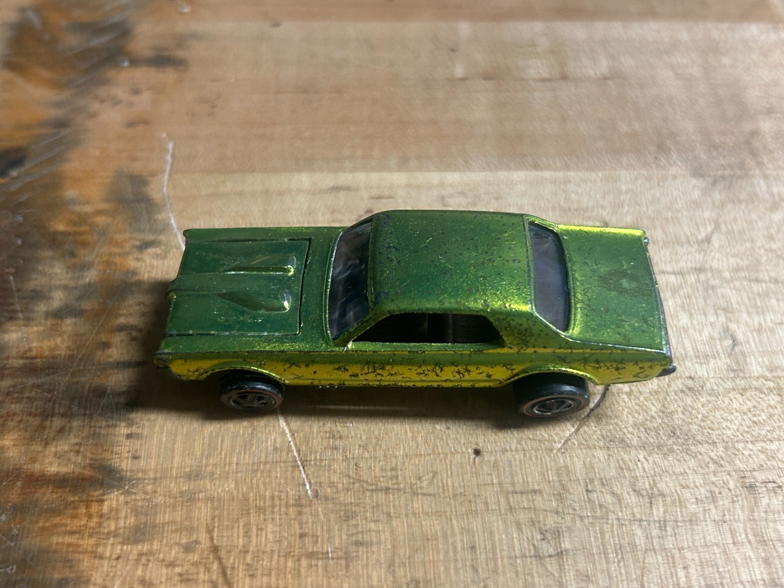 Hot Wheels Custom Cougar Small Tank – Antifreeze Yellow Green – Red Line